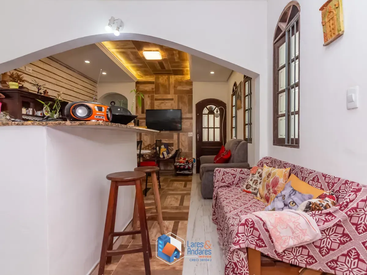 Imagem Sobrado para venda em Vila Zat com 5 quartos, sendo 2 suítes, 200m²