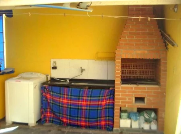 Imagem CASA 3 DORMITORIOS S/UMA SUITE e PEQUENA PISCINA