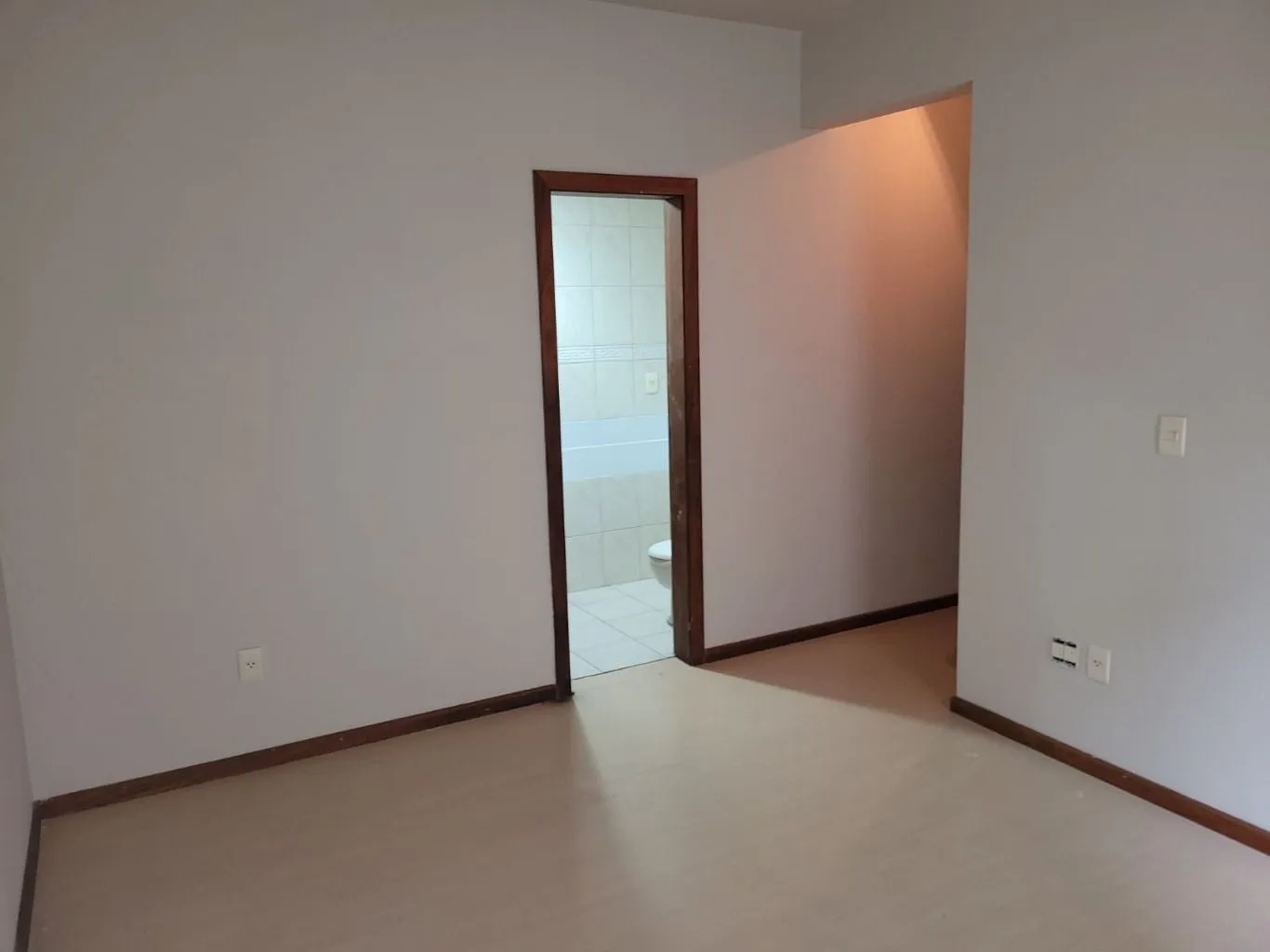 Imagem Apartamento de 3 quartos, suíte e 2 vagas de garagem no bairro Petrópolis em POA