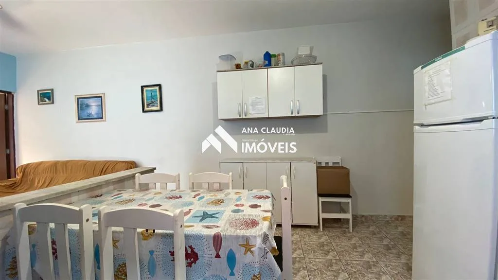 Imagem Casa na praia de Mongaguá a venda, 80 metros da Marginal.