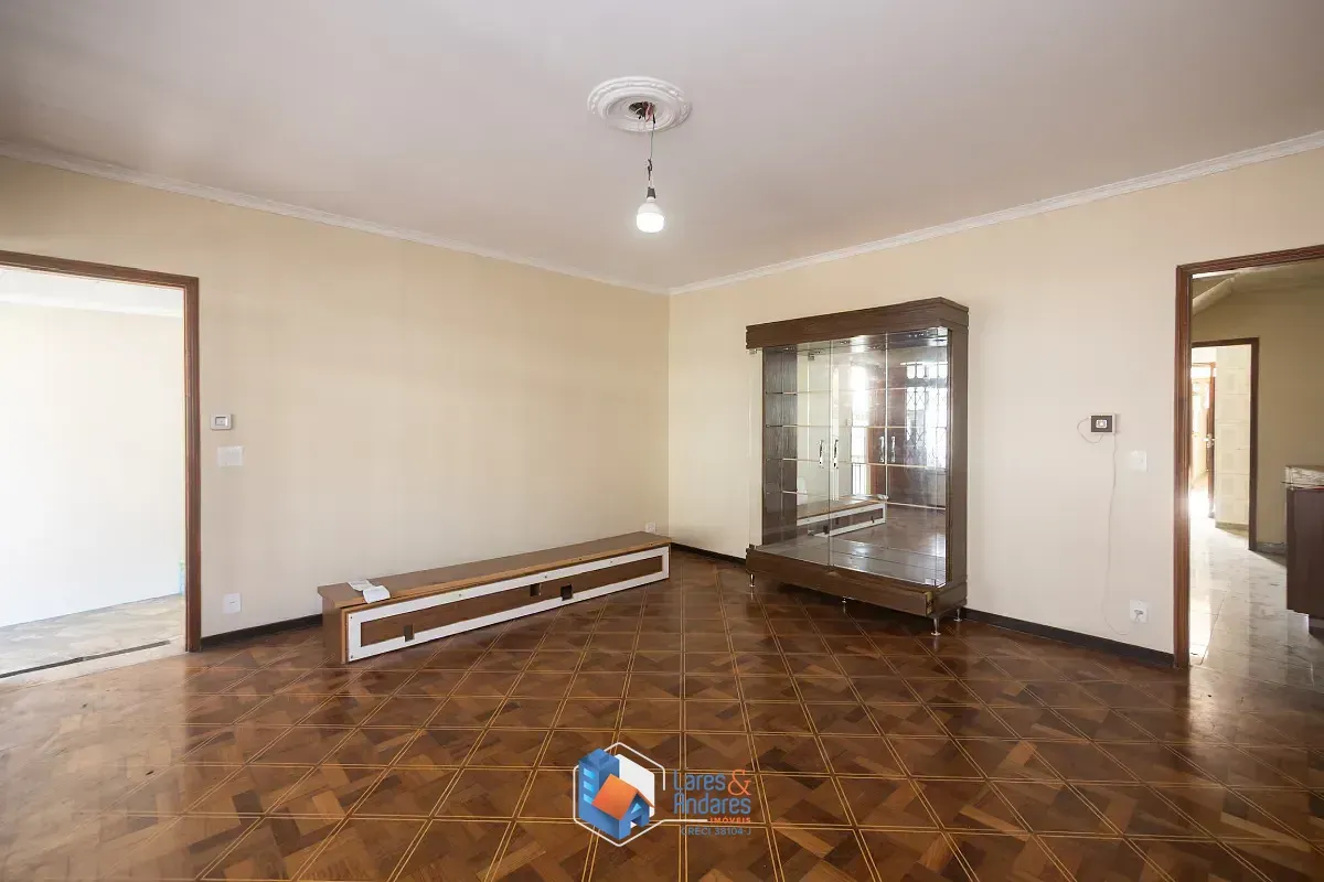 Imagem Casa para venda em Jardim da Glória com 6 quartos, sendo 2 suítes, 210m²
