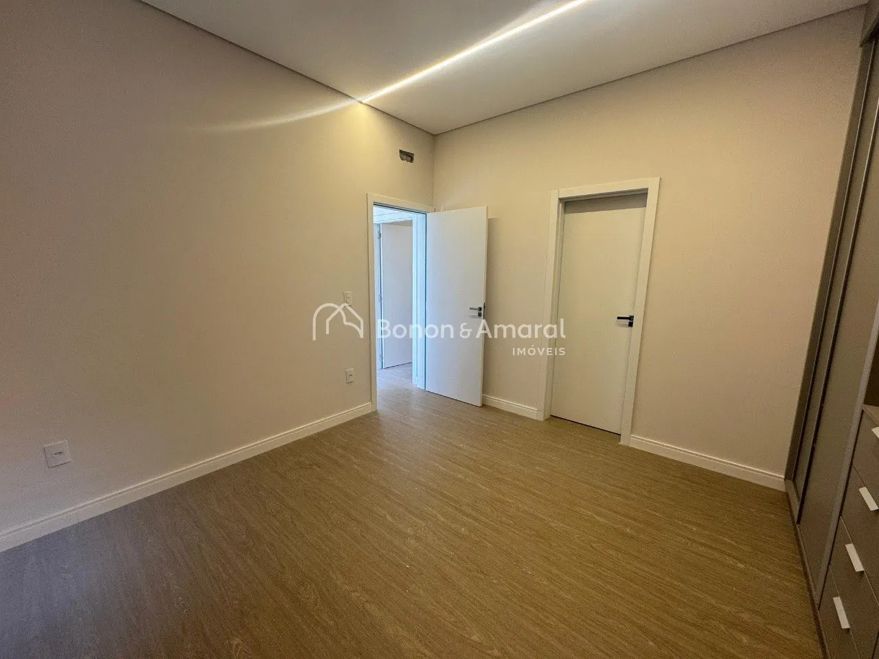 Imagem Casa térrea com 03 suítes à venda no Condominio Jardim dos Lírios - Paulinia/SP