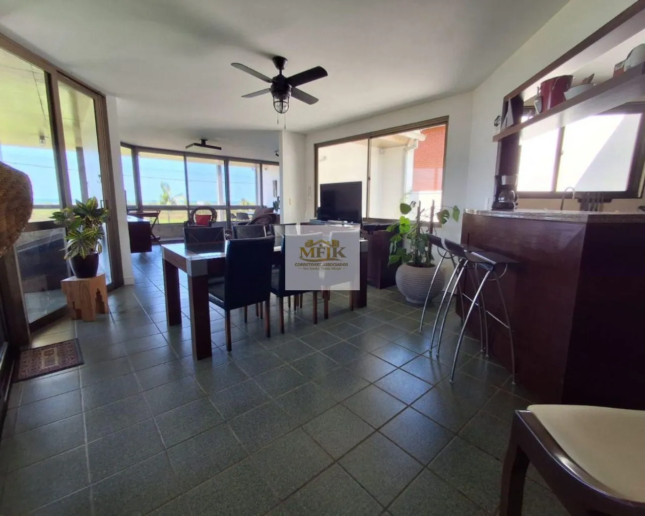 Imagem Imperdível! Casa beira mar com 4 suítes no Atami Norte, Pontal do Paraná-PR - 297m² - 2 vagas - Agende sua visita!