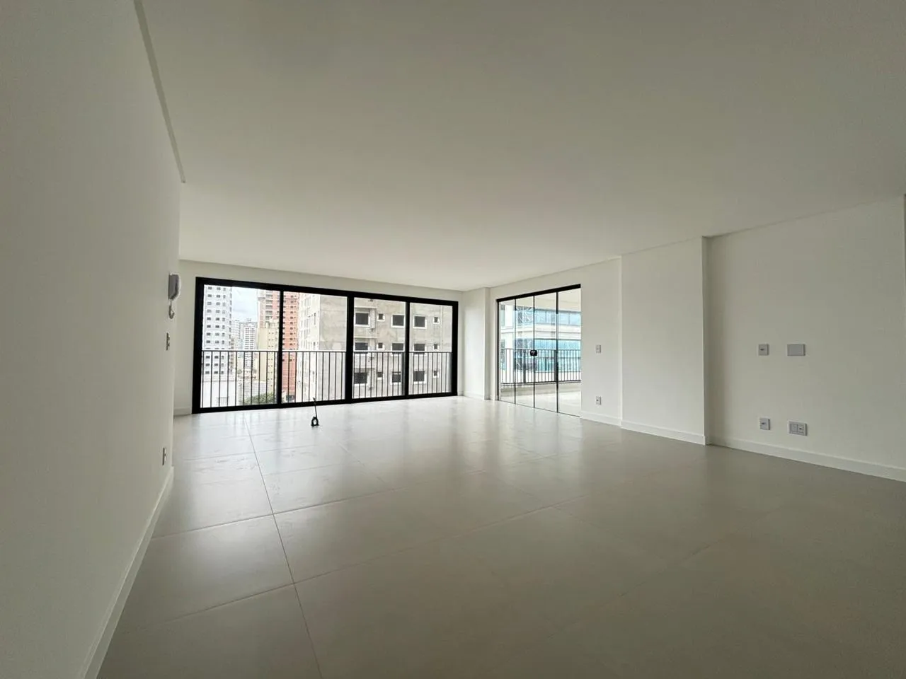 Imagem Apartamento com vista para o mar à venda com 144.65m2 por R$ 2.200.000,00
