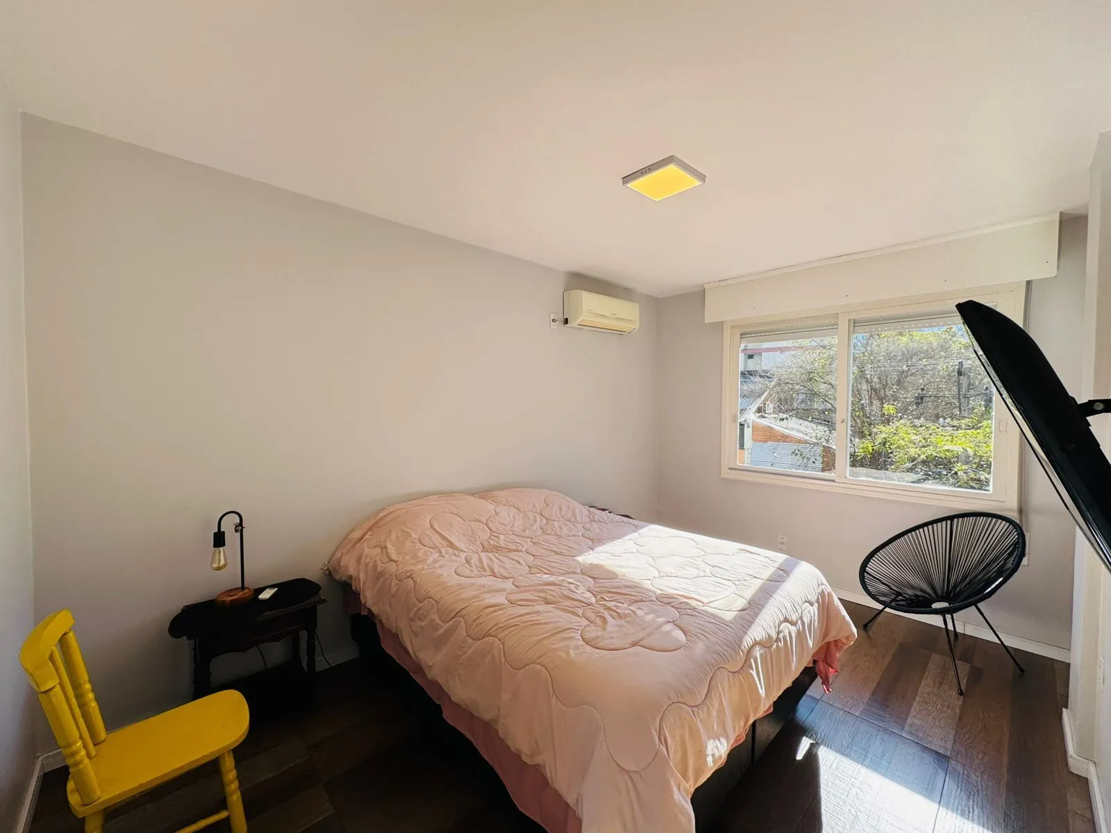 Imagem Apartamento Reformado, Ensolarado e a Poucos Passos da Redenção