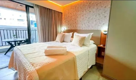 Imagem Alto Padrão com Piscina Infinita e Potencial para Airbnb - Viva ou Invista com Inteligência
