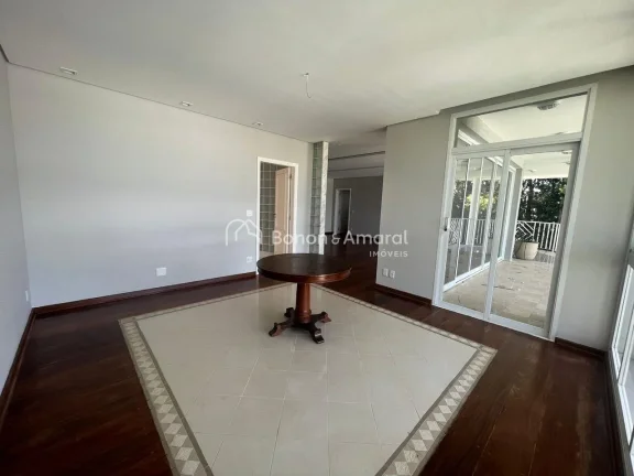 Imagem Linda casa de alto padrão, recém reformada! A residência possui living para vários ambientes, sa...