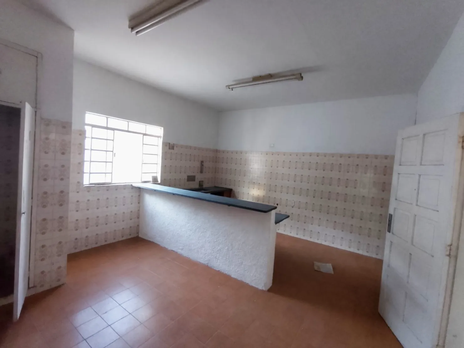 Imagem Comercial para Locação 4 Quartos, Vila São Geraldo, Taubaté - SP