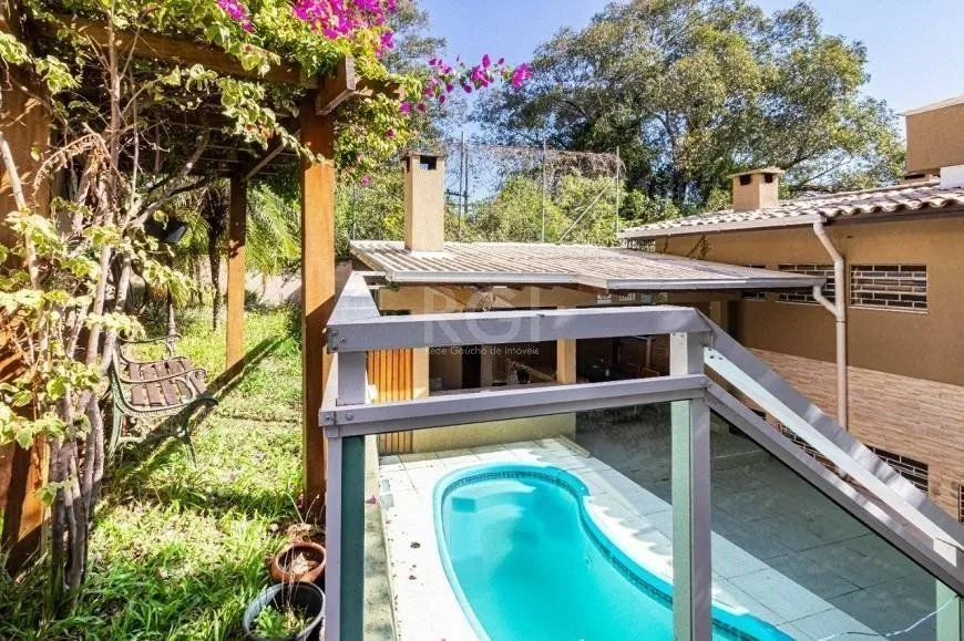 Imagem Excelente casa de 264m² com 4 dormitórios no bairro Menino Deus