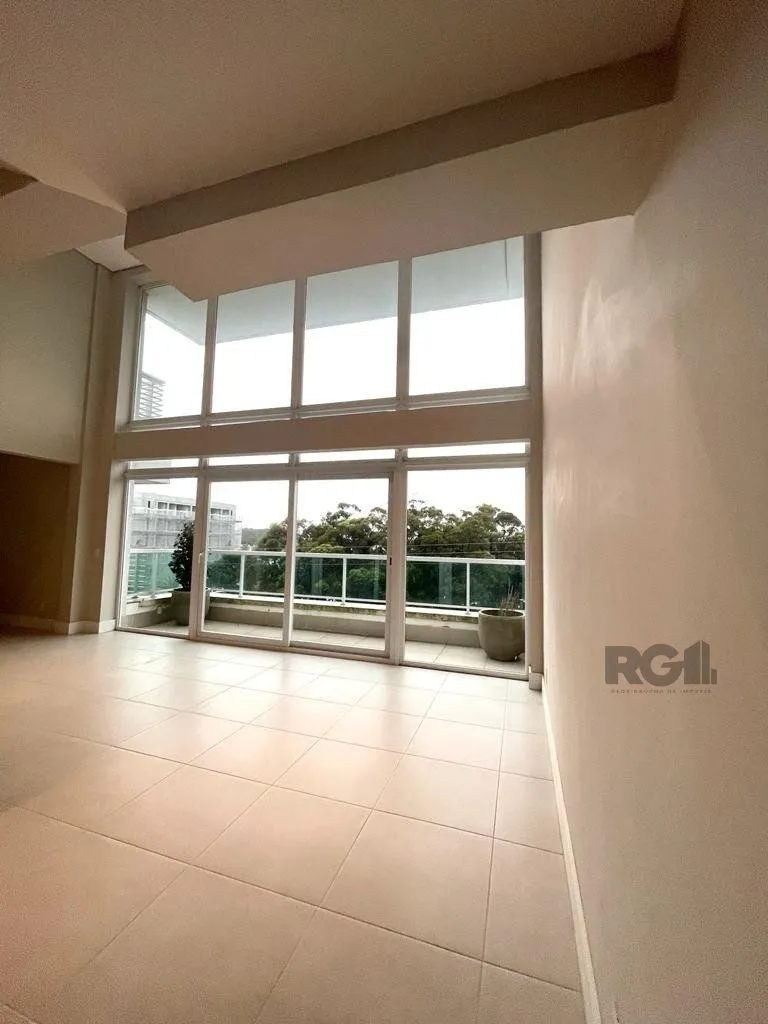 Imagem Duplex maravilhoso de frente com sacada