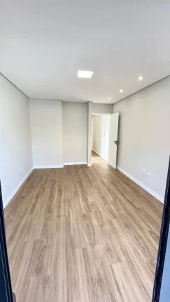 Imagem Sobrado de 155 m² 3 Dormitórios sendo 3 Suítes e 2 Vagas de Garagens