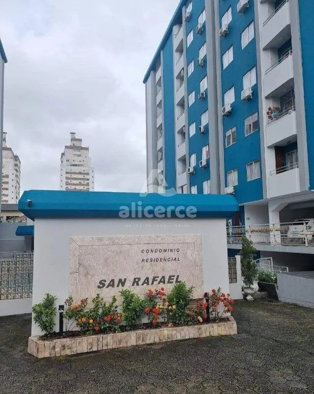 Imagem AP. 2 dormitórios, semi mobiliado, com sacada, elevador e piscina em Barreiros - São José - SC