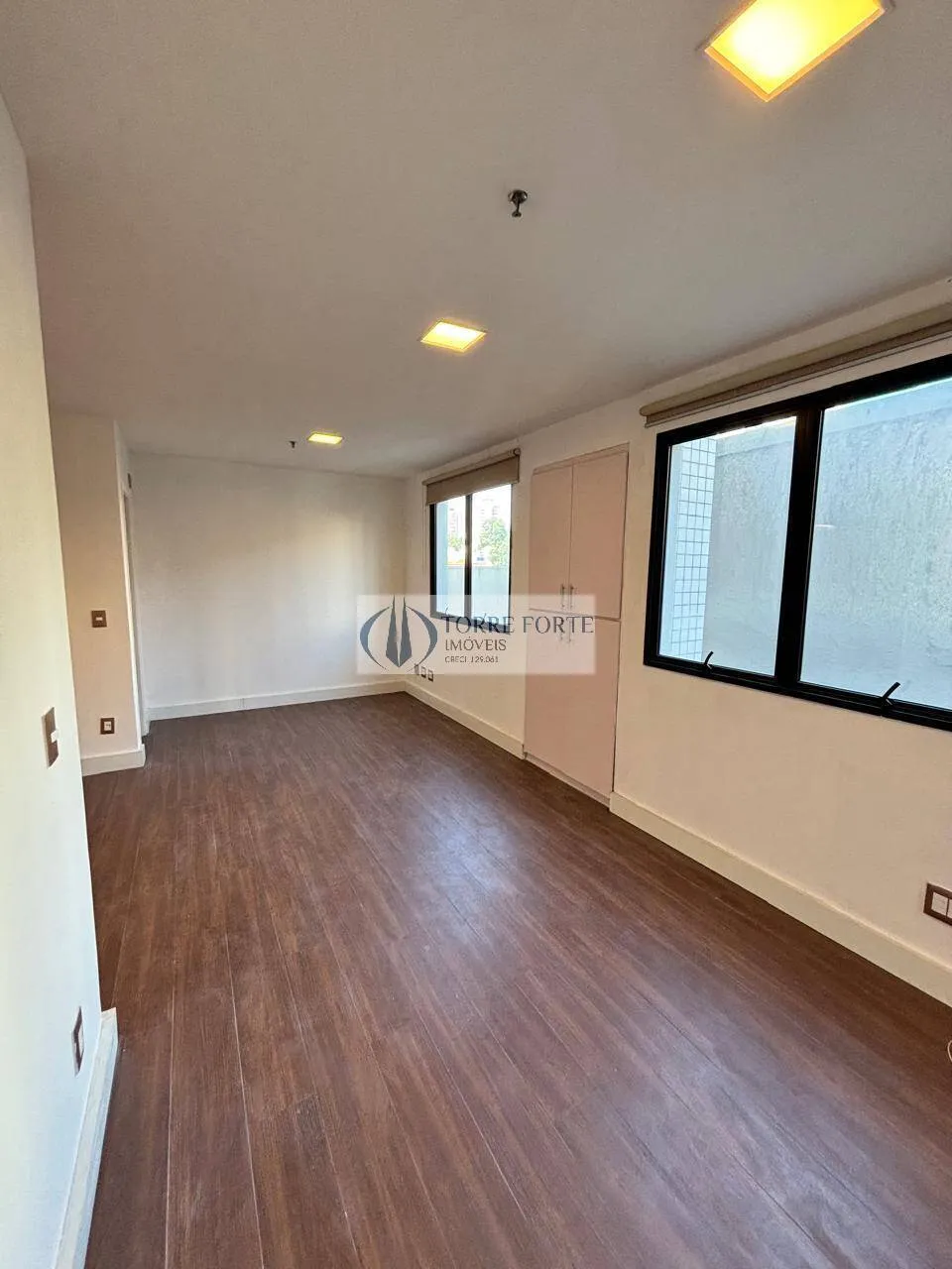 Imagem Ótima sala comercial com 32 m², 2 banheiros, 1 vaga de garagem na Perdizes.
