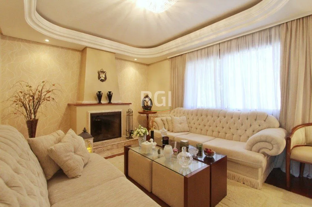 Imagem Casa para Venda - 250m², 3 dormitórios, sendo 1 suites, Teresópolis