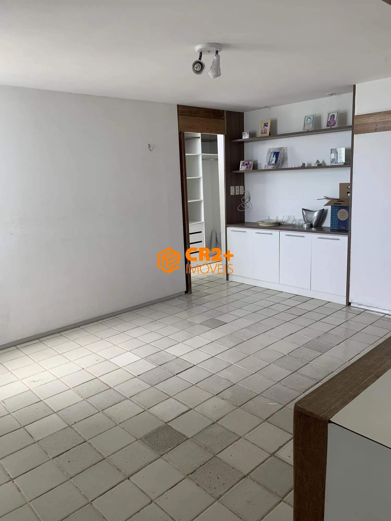 Imagem Vendo Apartamento com 277m2, 4QTOS, 2 Suítes sendo uma master.