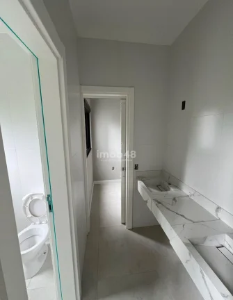 Imagem Sobrado à Venda em Sertão do Maruim - 3 Dormitórios, R$620k