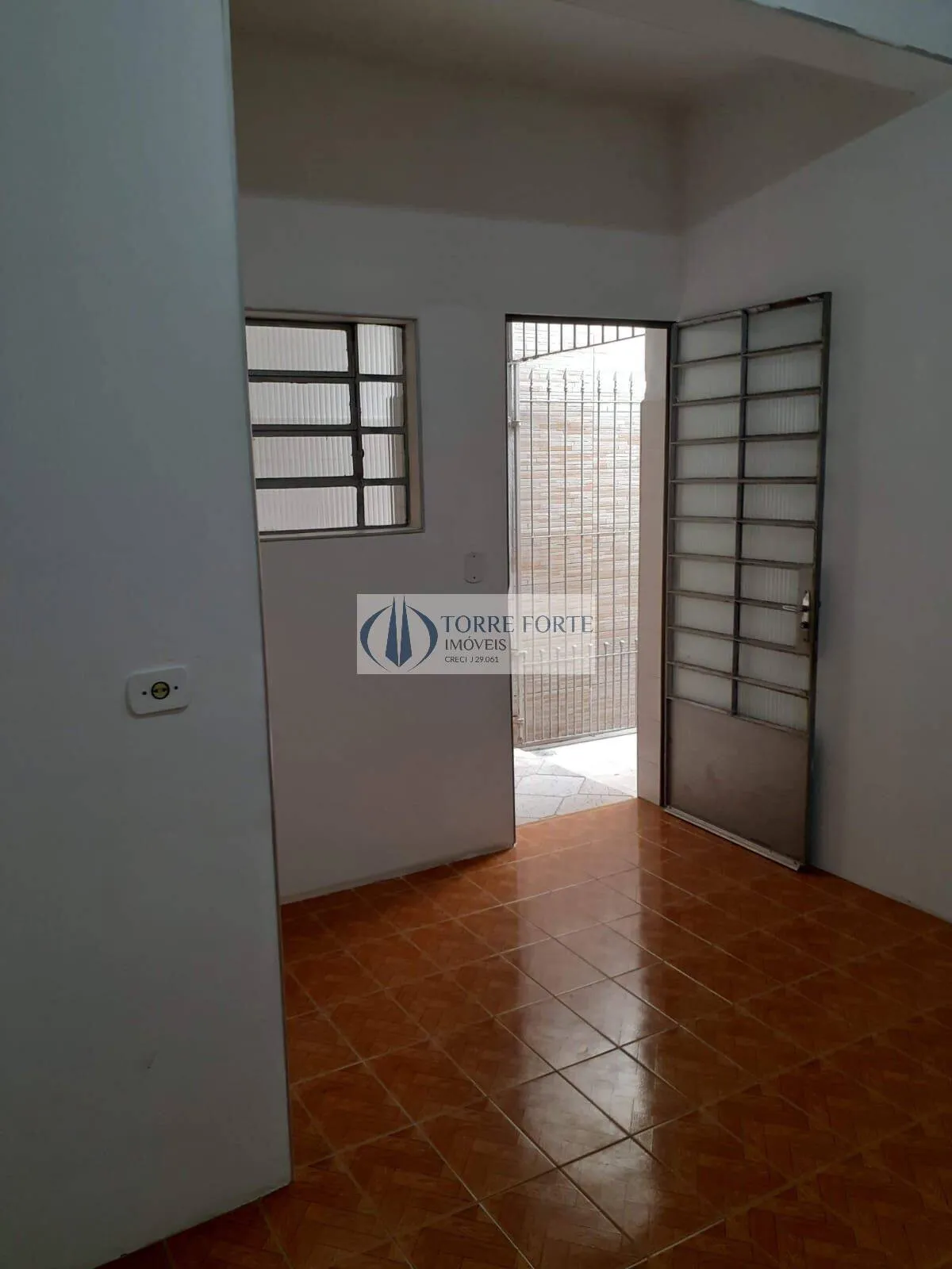 Foto do imóvel Casa Térrea, 180 m², 3 dormitórios sendo 2 suítes, Próximo AV ITINGUÇU em Rua Benedito Otoni