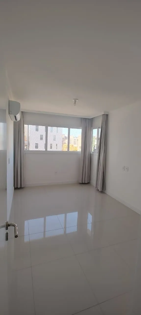 Imagem Apartamento com 03 Quartos e 02 vagas em Torres (01 suíte)