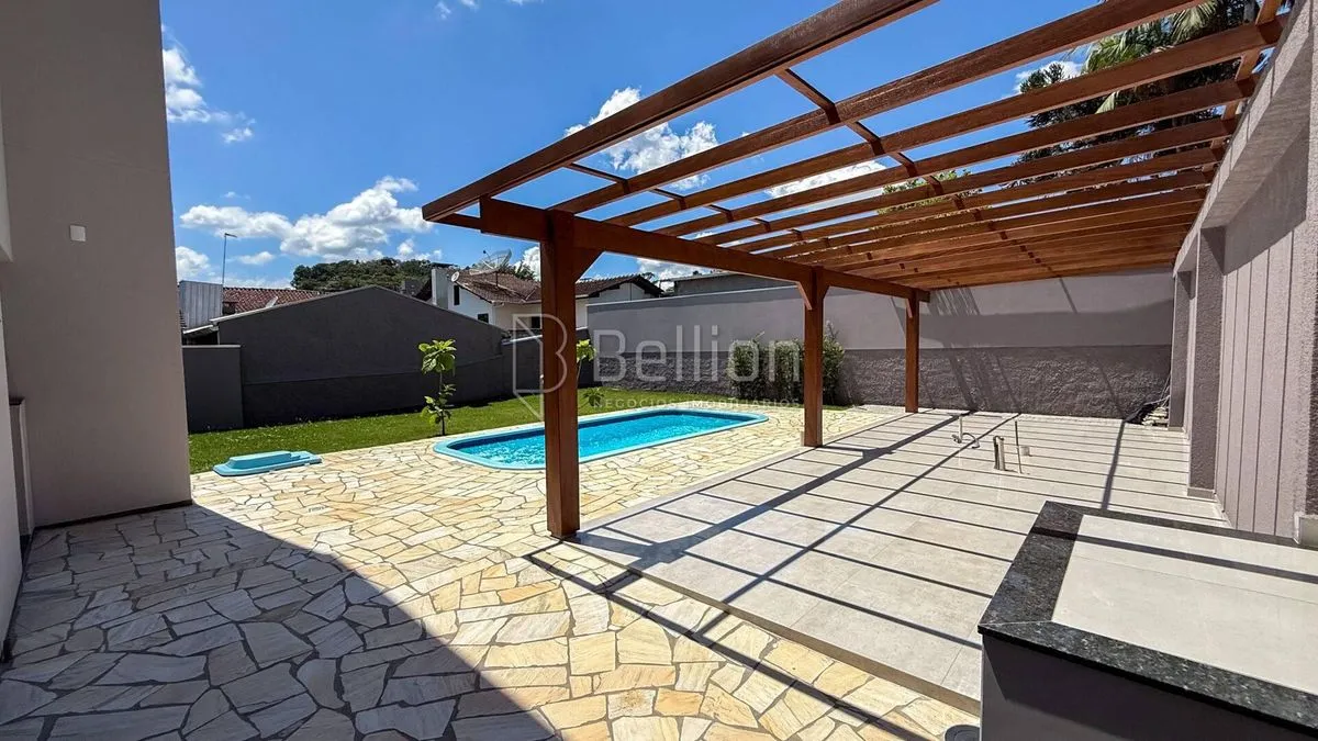Imagem Sobrado com suíte e piscina no bairro Quintino - Timbó