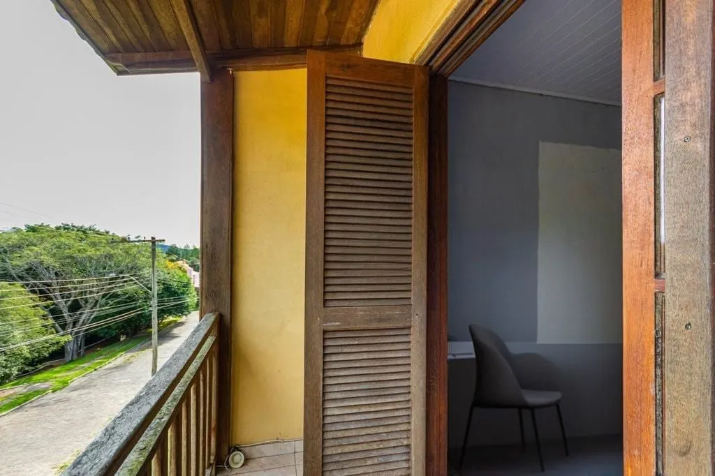 Imagem Casa de 3 dormitórios no Bairro Lomba do Pinheiro - Porto Alegre