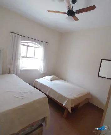 Imagem Bela casa no bairro do Pereque Mirim com 4 dormitórios em rua tranquila, perto do Supermercado do Pai