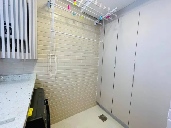 Imagem Belíssimo apartamento todo reformado FRENTE MAR-PORTEIRA FECHADA!