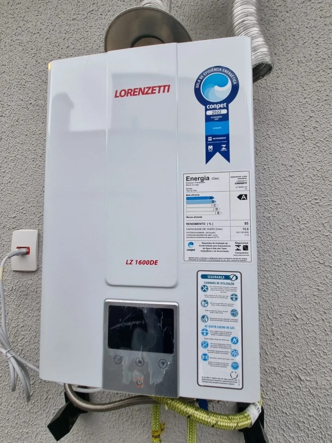 Imagem Exclusiva Casa Moderna no Condomínio Vila Romana: Ambientes Integrados, Área Gourmet, Suíte Ampla e Detalhes em LED para Conforto e Sofisticação