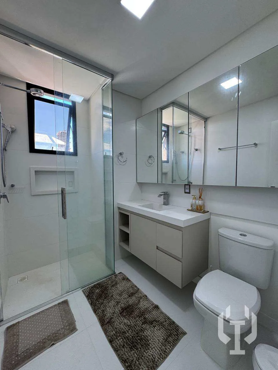 Imagem Apartamento para alugar em Itapema, Meia praia, com 4 quartos, 180m2