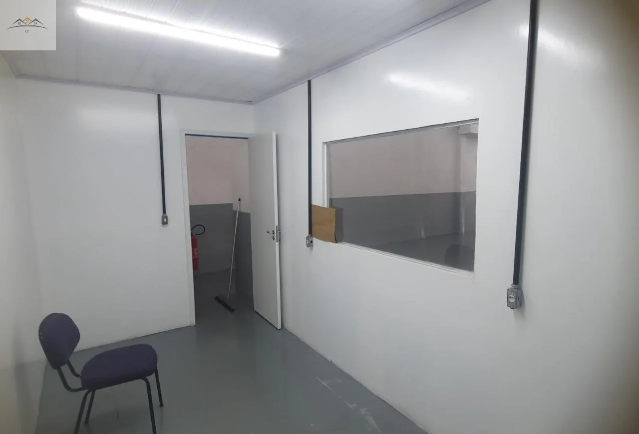 Imagem Galpão para locação no Centro de Osasco 223m² 2 wc 2 salas.