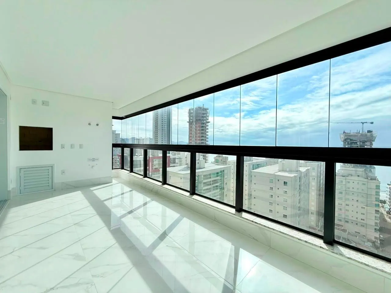 Imagem Apartamento com vista para o mar à venda com 180m2 por R$ 4.450.000,00