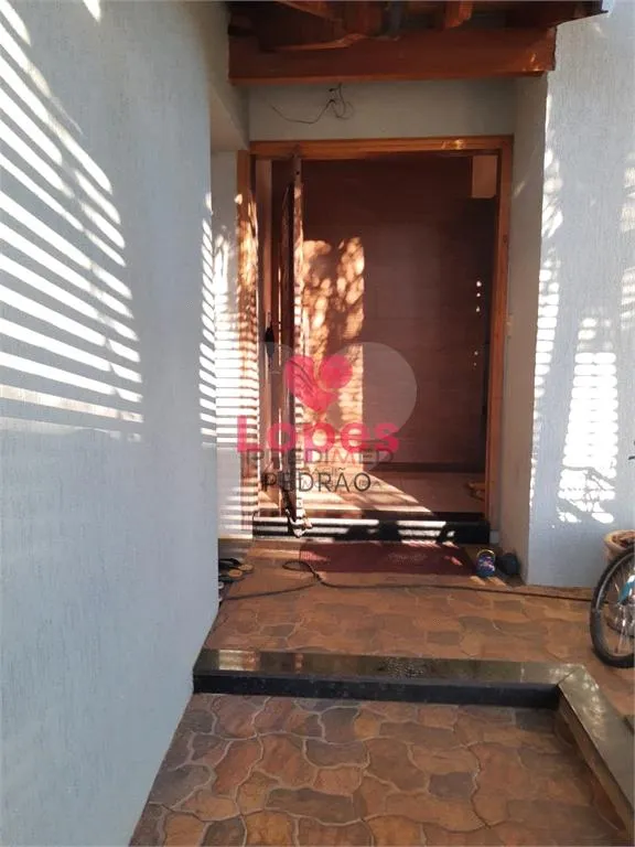 Imagem Casa de 3 quartos, 223m² no bairro Vila Antonieta I, em Lençóis Paulista