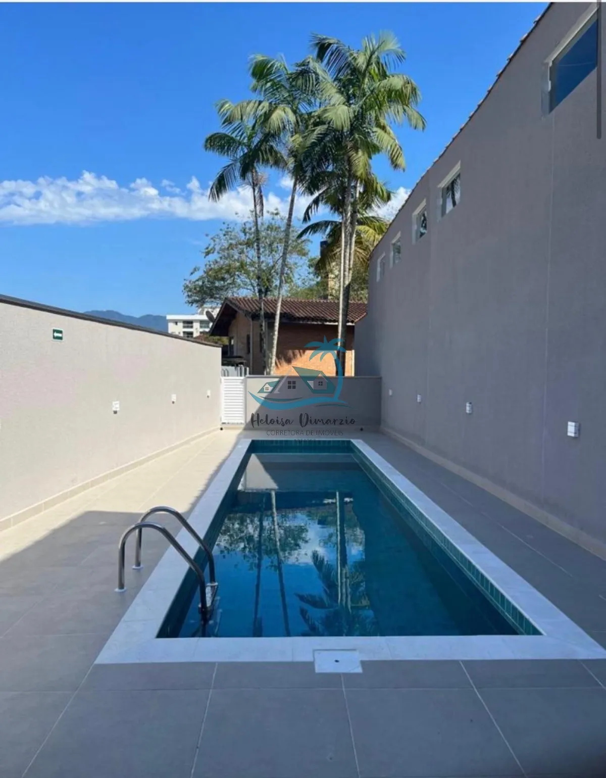 Imagem Apartamento mobiliado, com 2 dormitórios a venda em Ubatuba a 150 metros da Praia do Perequê Açu.