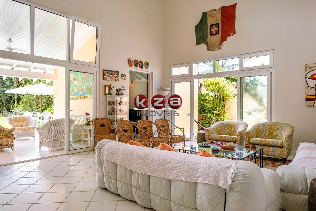 Imagem Luxuosa casa à venda no Condomínio Costa Verde, na Praia de Tabatinga, Caraguatatuba-SP, 5 suítes, 2 salas, , 344m². Venha conferir!