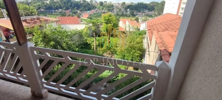 Imagem Espaçosa casa três dormitorios com edicula completa nos fundos