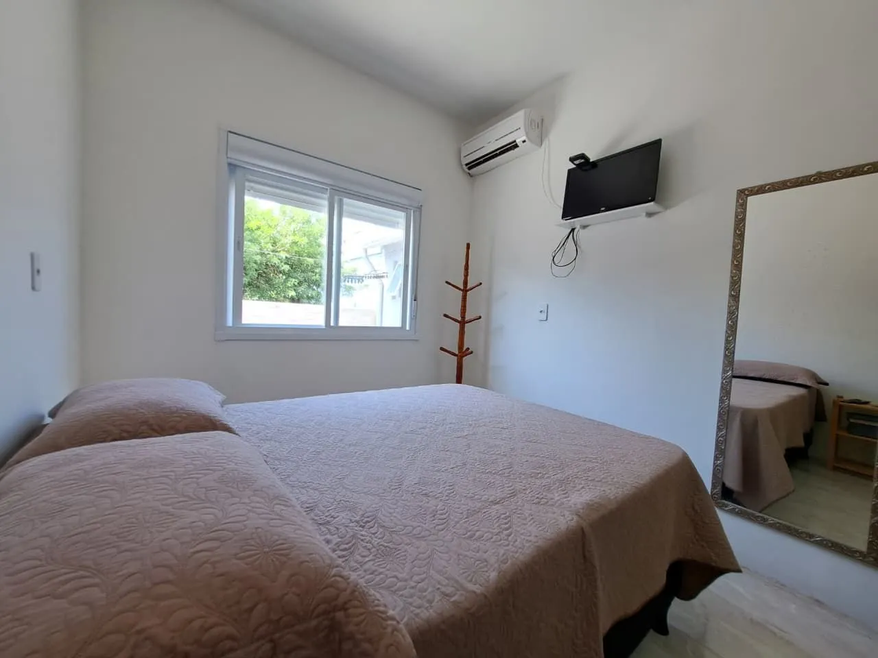 Imagem Casa com 04 dormitórios e piscina na praia de Imbé/ RS.