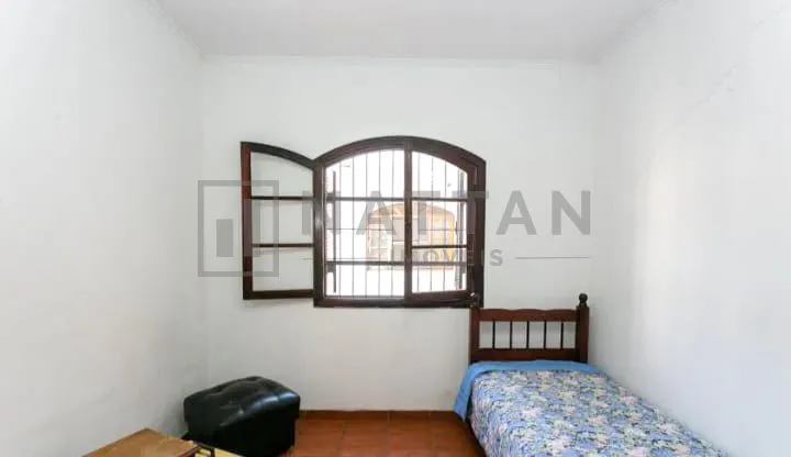 Imagem Casa à venda com 3 dormitórios, 4 banheiros, salão de festas e terreno de 208 m²