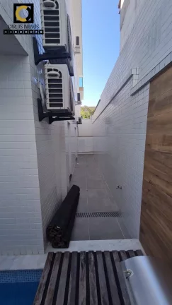 Imagem Casa sobreposta a venda, super bem localizada em Santos