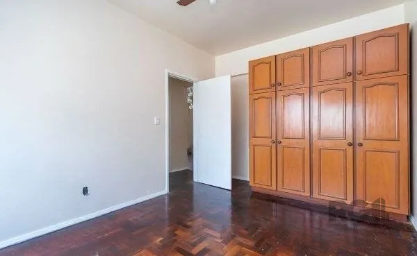 Imagem Apartamento no bairro Floresta de 2 dormitórios dependência e vaga DESOCUPADO