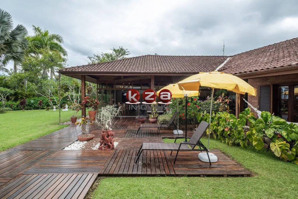Imagem Casa de luxo a venda em Ubatuba, Praia Dura, frente para o mar. 6 suítes, 3 salas, 8 banheiros, 11 vagas, área gourmet592 m².