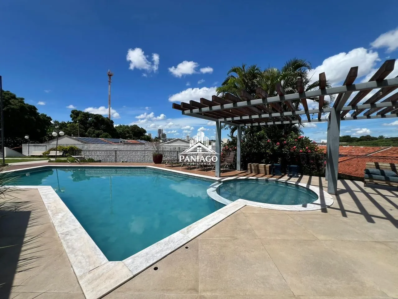 Imagem Locação/Venda casa em condomínio c/3 quartos (1 suíte), Bairro Areão, Cuiabá-MT