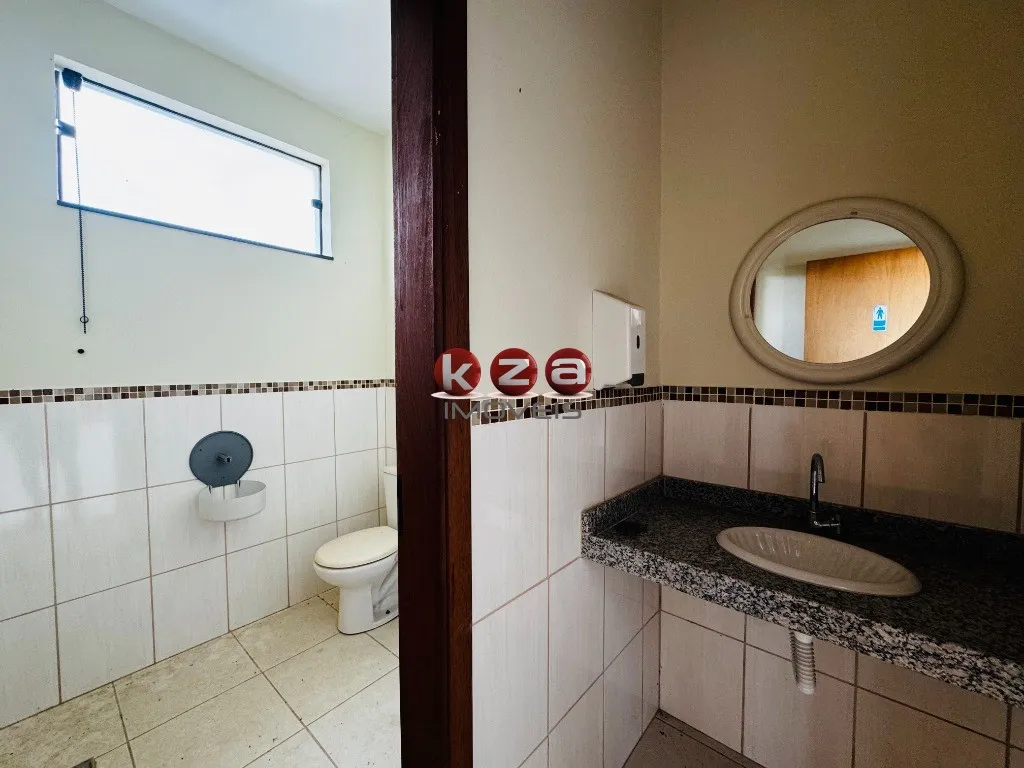 Imagem Salão Comercial à Venda em Valinhos-SP, na Vila Faustina II: 3 Salas, 6 Banheiros, 6 Vagas e 511m² de Área