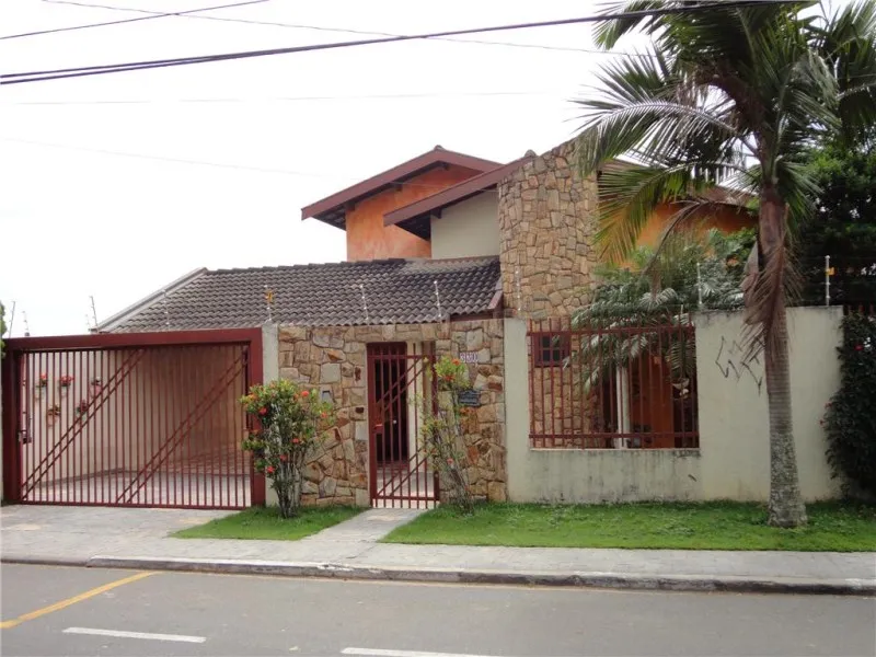 Foto do imóvel Imperdível oportunidade: Casa à venda em Valinhos-SP, Jardim Europa, 3 quartos, 1 suíte, 2 salas, 4 banheiros, 2 vagas, 330m².
