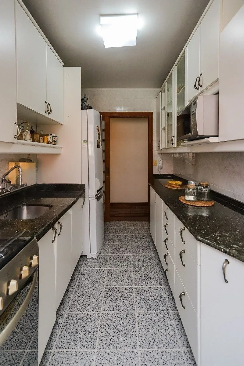 Imagem Apartamento com 3 dormitórios, suíte, 2 vagas e varanda com churrasqueira.
