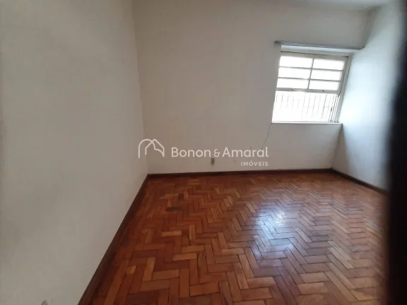 Imagem A casa contém 158 m² de área construída em um terreno de 250 m², oferece um espaço ideal para ...
