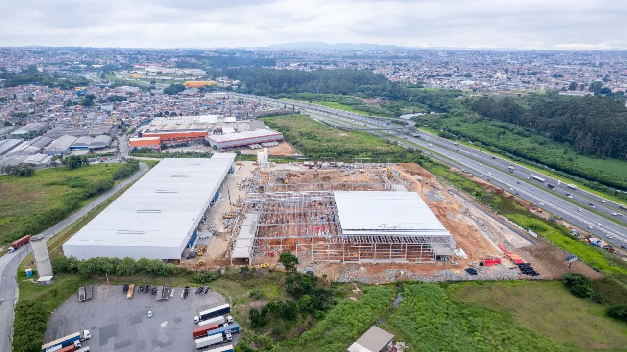 Imagem Aluguel de Galpão Industrial em Condomínio em Guarulhos-SP, Jardim Santo Afonso: 23 vagas, 3.771,16 m² de área.