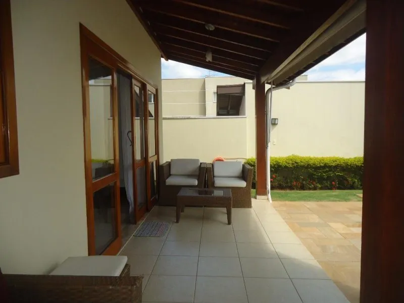 Imagem Casa de alto padrão em condomínio de luxo em Valinhos-SP - 4 quartos, 1 suíte, 3 salas, 6 banheiros, 4 vagas, 320m².