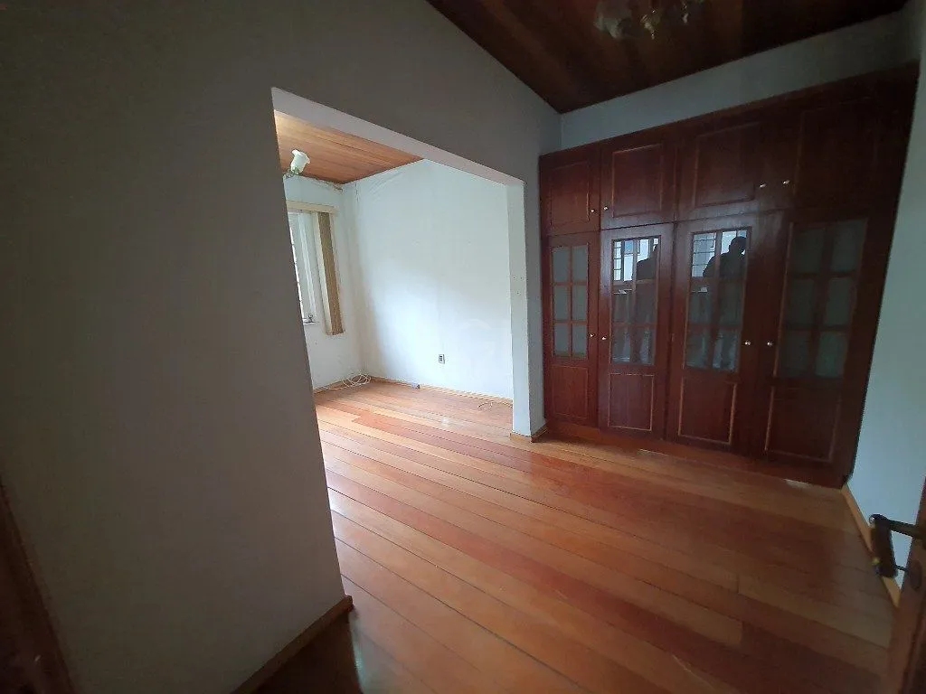 Imagem Casa para Venda - 300m², 3 dormitórios, sendo 3 suites, 5 vagas - Santana