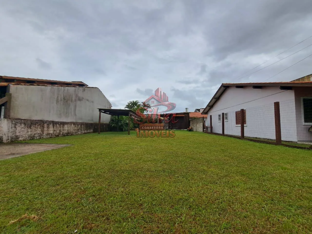 Imagem Terreno 360m² com piscina no Centro de Imbé