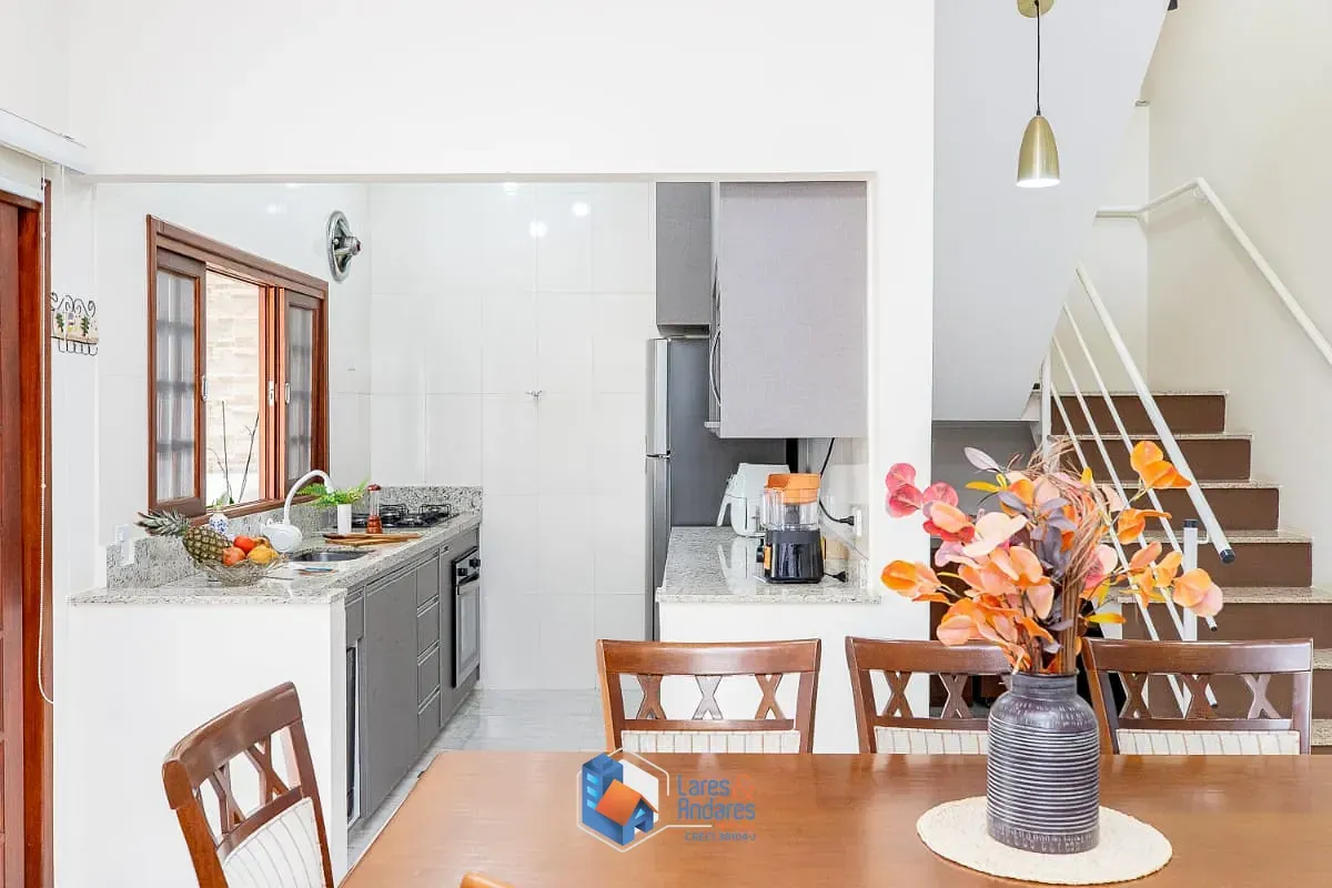 Imagem Sobrado para venda em Jardim Caravelas com 5 quartos, sendo 1 suíte, 200m²