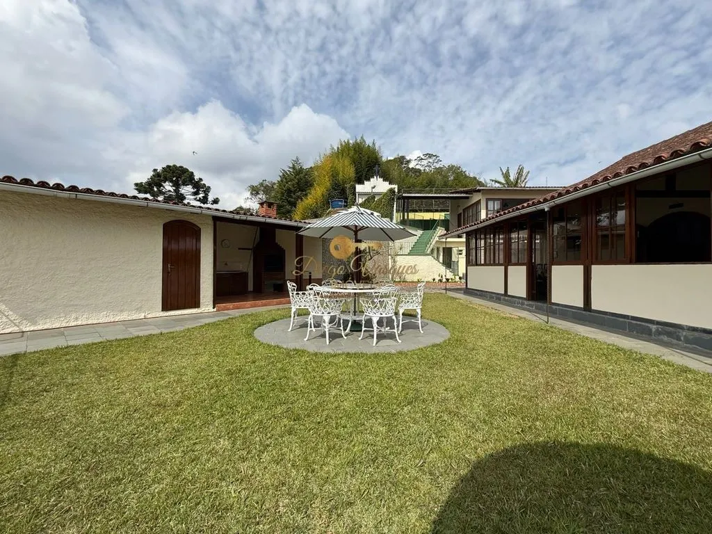 Imagem Casa para Venda em Teresópolis / RJ no bairro Pimenteiras